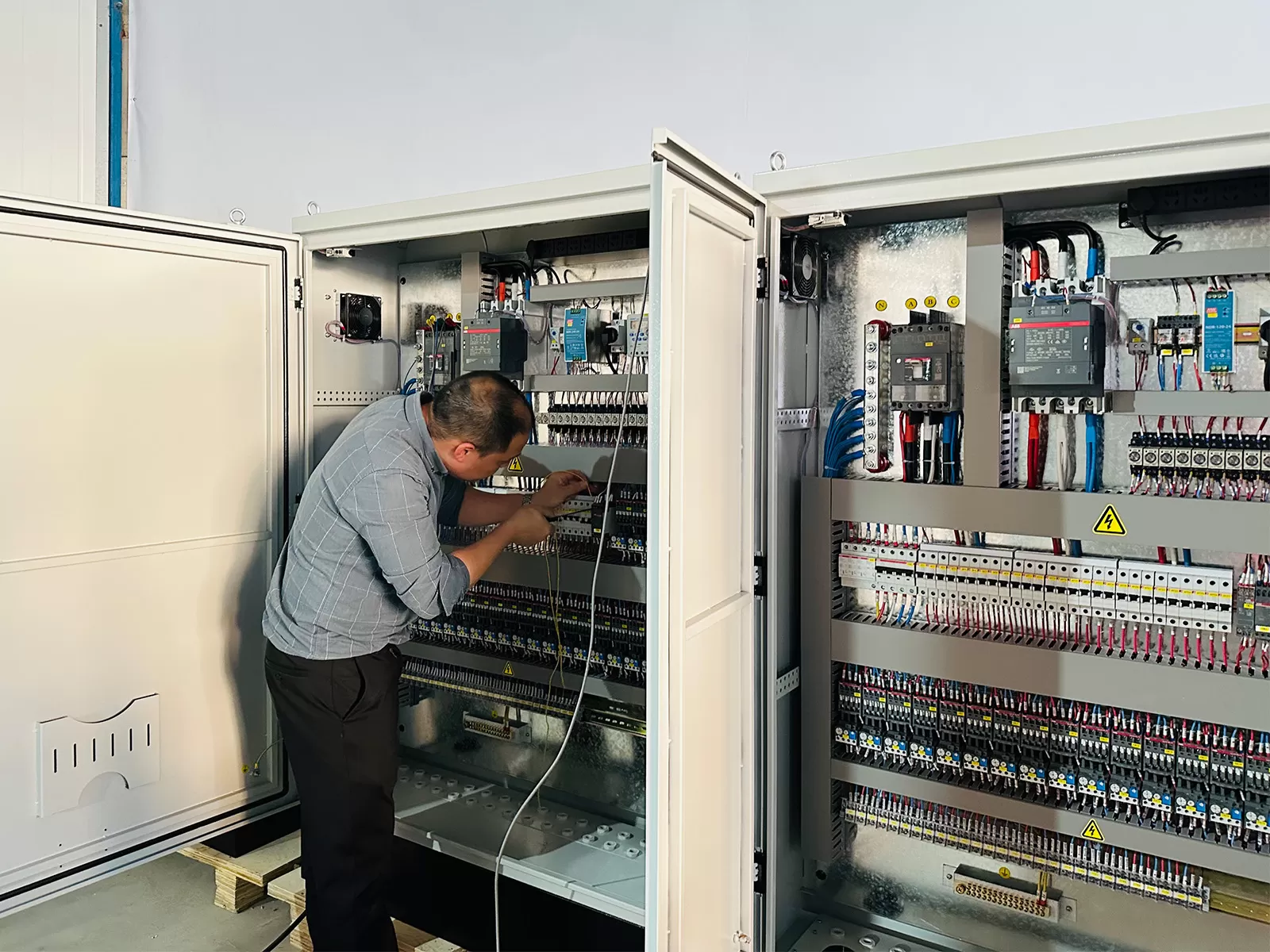 Electrical Cabinet Manufacturer (3)